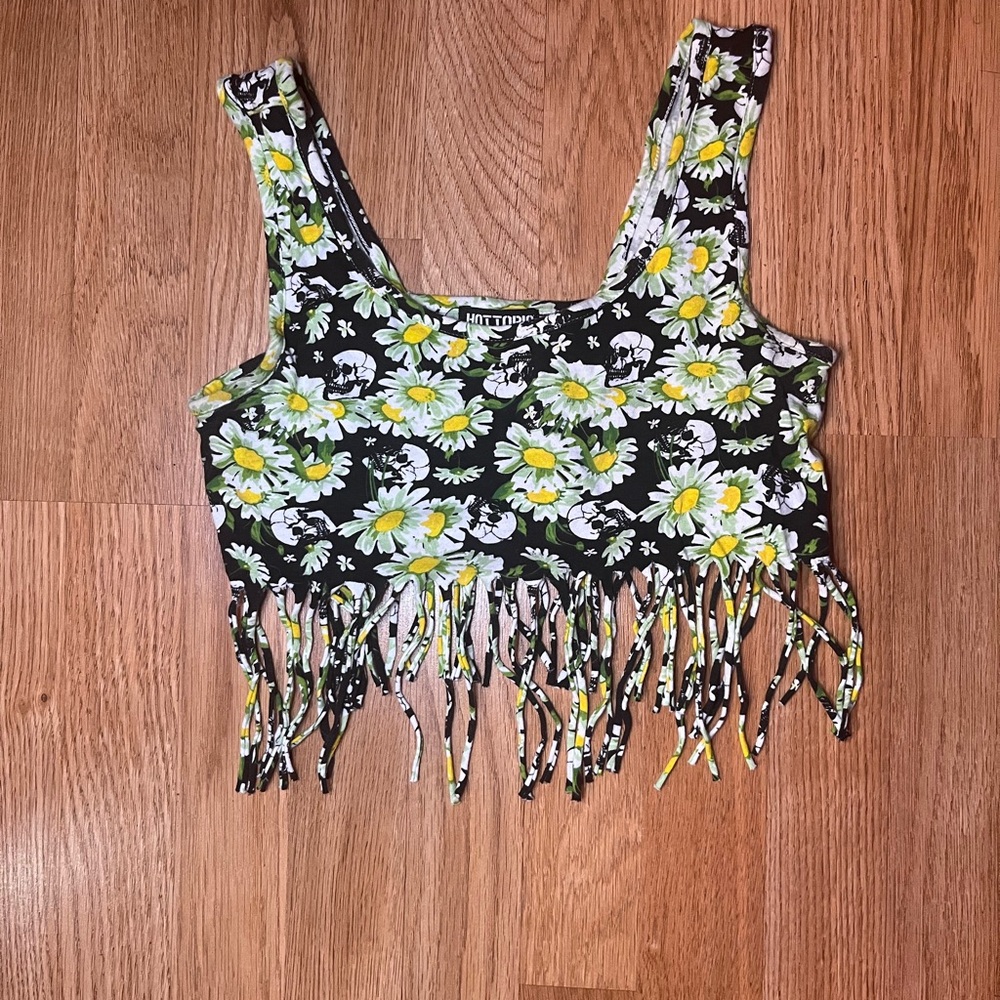 Hot Topic Black and Yellow Daisy Crop Top